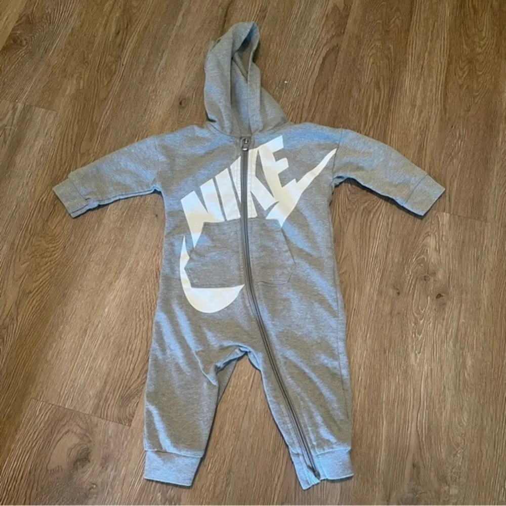 Nike Baby Hooded Coverall Sweatshirt Heathered Gray Baby Size 9 Months